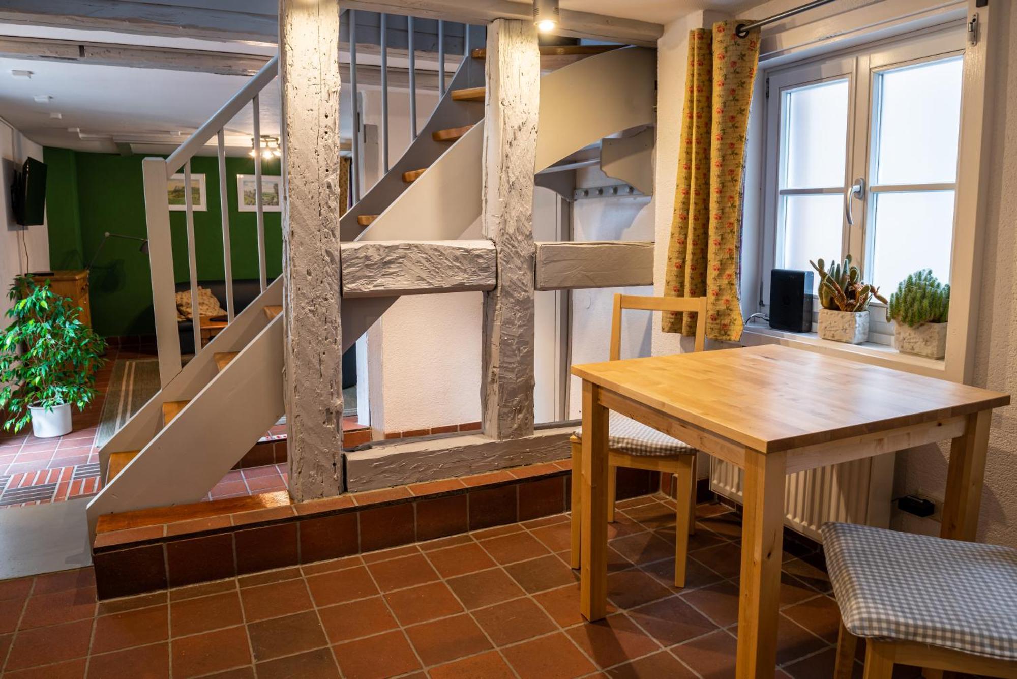 Fachwerkhotel - Ferienhaeuser Vorhof Zur Hoelle クヴェードリンブルク エクステリア 写真