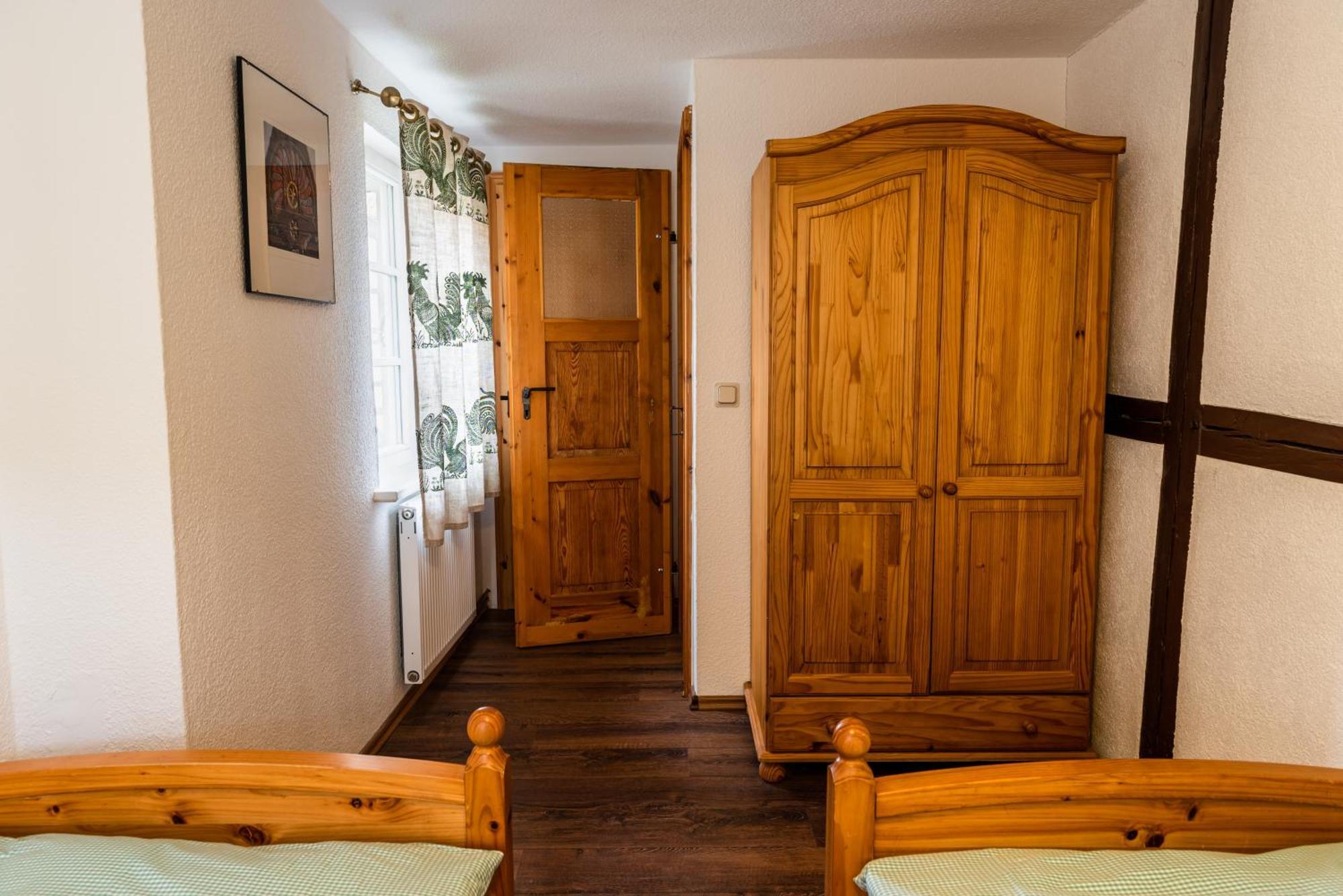 Fachwerkhotel - Ferienhaeuser Vorhof Zur Hoelle クヴェードリンブルク エクステリア 写真
