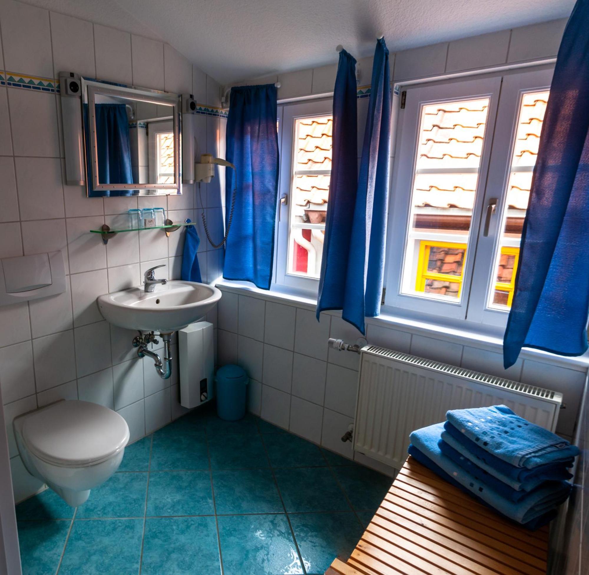 Fachwerkhotel - Ferienhaeuser Vorhof Zur Hoelle クヴェードリンブルク エクステリア 写真
