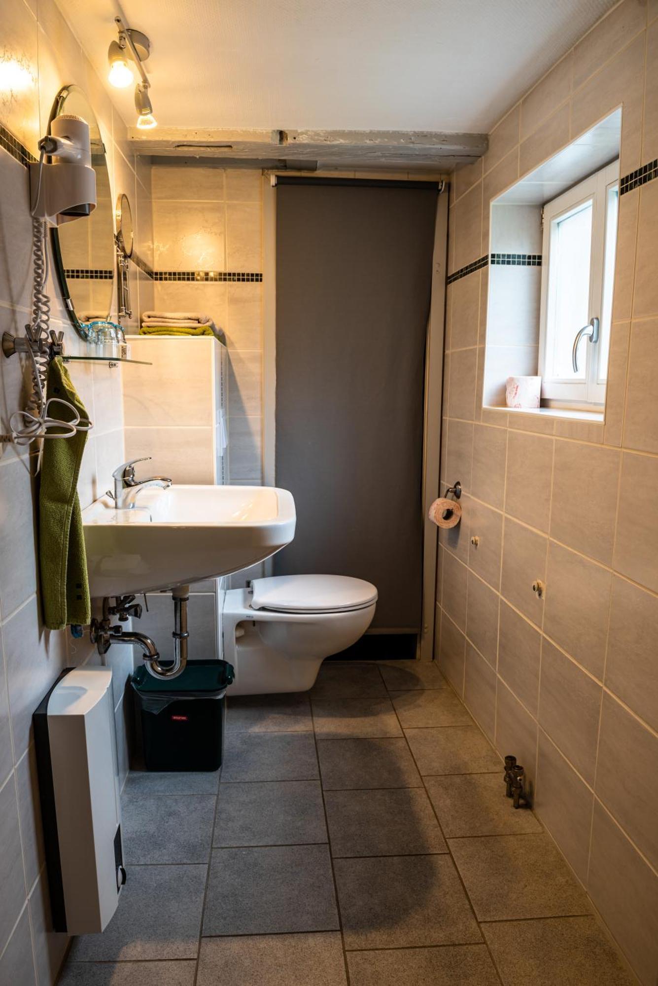 Fachwerkhotel - Ferienhaeuser Vorhof Zur Hoelle クヴェードリンブルク エクステリア 写真