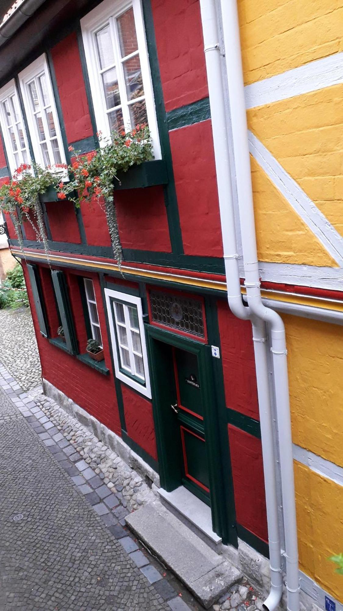 Fachwerkhotel - Ferienhaeuser Vorhof Zur Hoelle クヴェードリンブルク エクステリア 写真