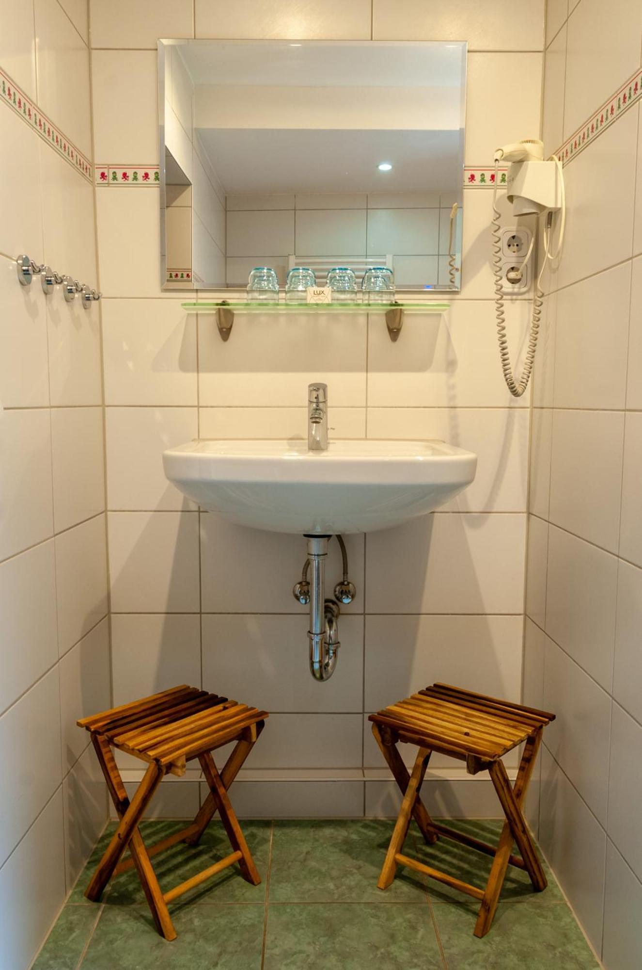Fachwerkhotel - Ferienhaeuser Vorhof Zur Hoelle クヴェードリンブルク エクステリア 写真