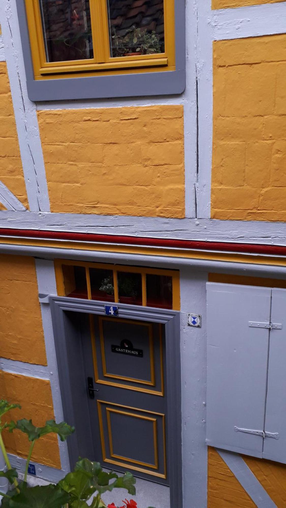 Fachwerkhotel - Ferienhaeuser Vorhof Zur Hoelle クヴェードリンブルク エクステリア 写真