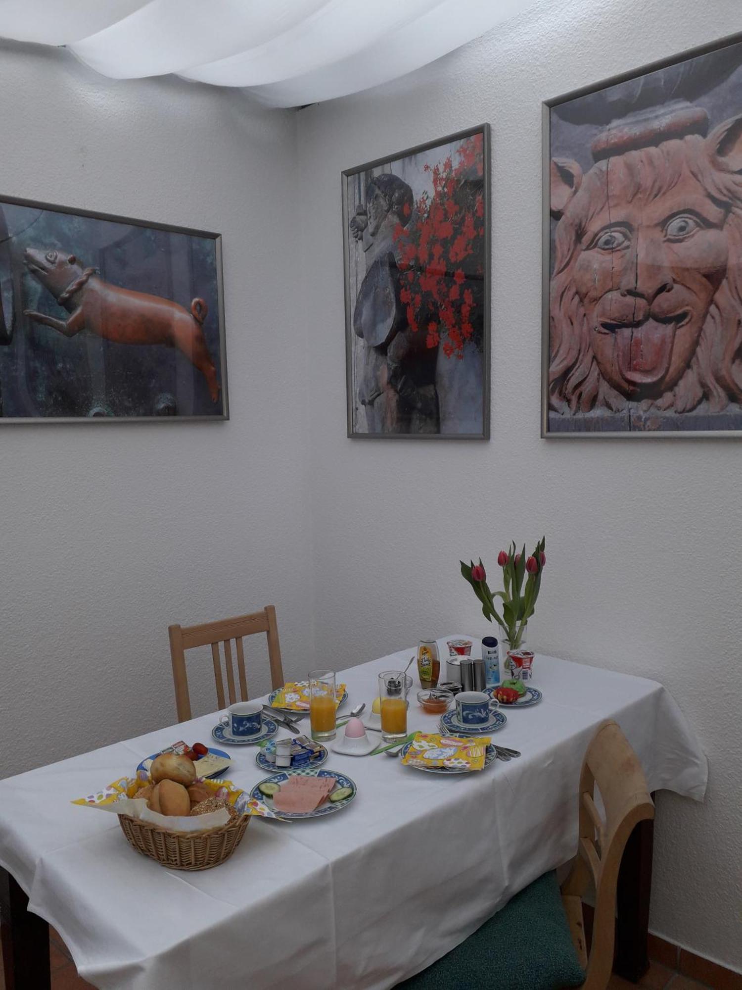 Fachwerkhotel - Ferienhaeuser Vorhof Zur Hoelle クヴェードリンブルク エクステリア 写真